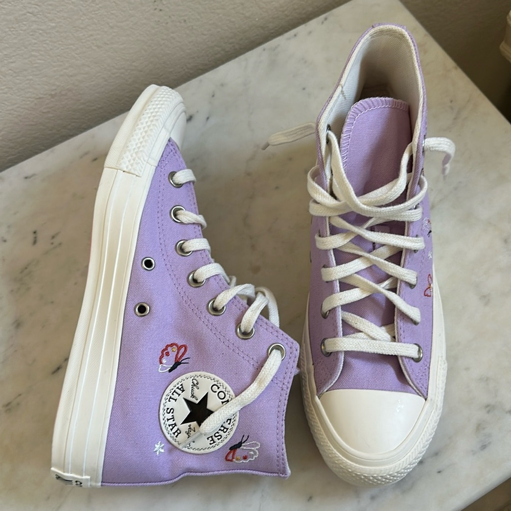 Converse Women's Chuck Taylor All Star Sneakers Butterfly Wings (US size 7.5)